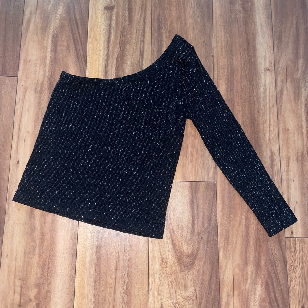 Black One-Shoulder Top